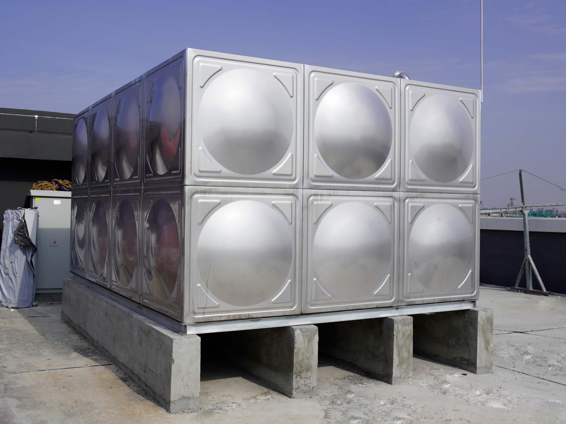 寫(xiě)字樓樓頂不銹鋼生活水箱